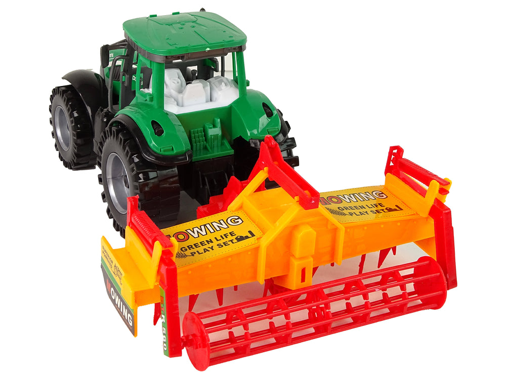 Grüner Traktor mit orangefarbenem Grubber für Kinder
